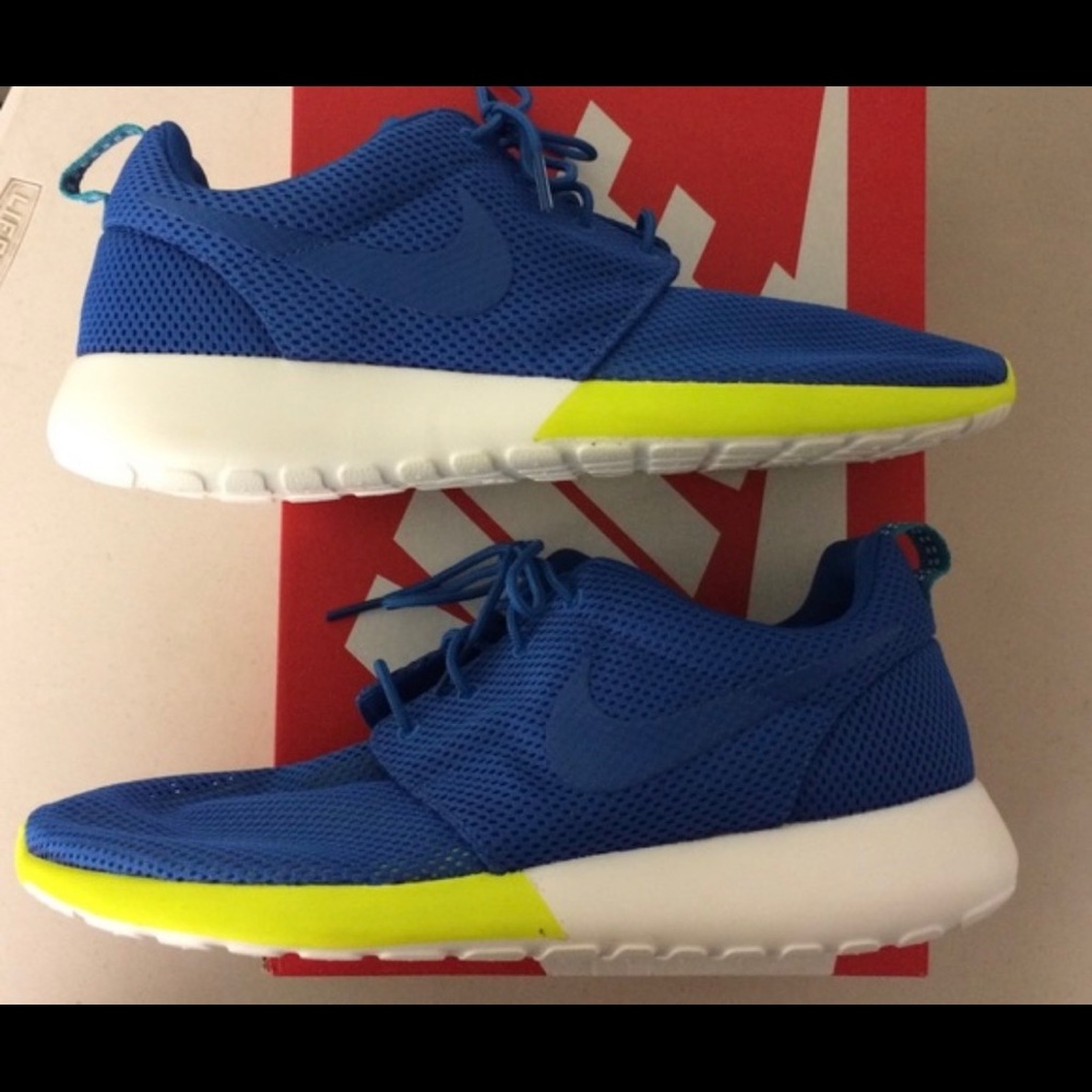 Roshe Run by NIKE